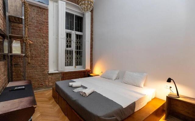 Wehost apartment with Fireplace