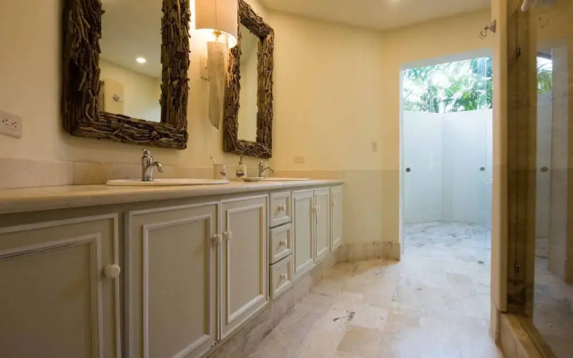 7 Bedrooms Luxury Colonial Villa Complete New 2017