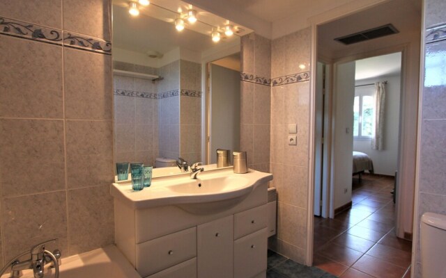 Cosy Holiday Home in Arles with Pool
