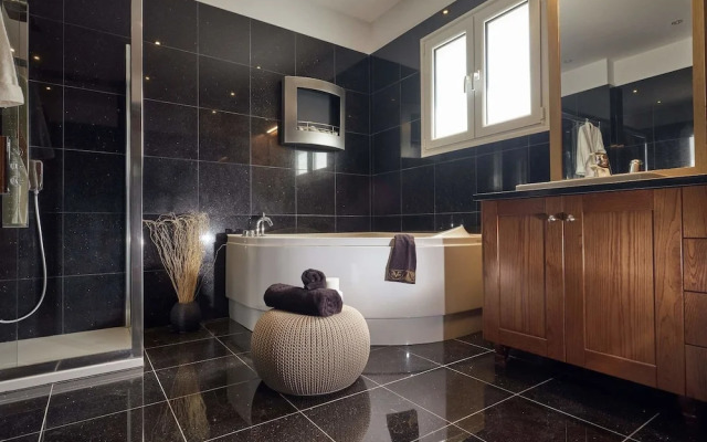 Mont Bleu Luxury Villa