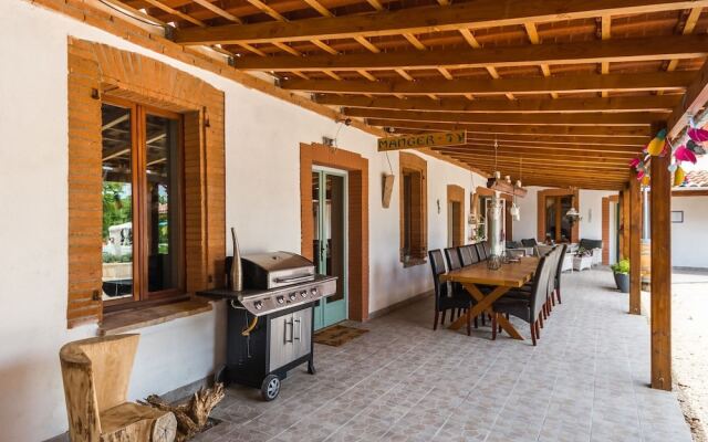 Modern Mansion With Swimming Pool, Terrace, Garden Furniture