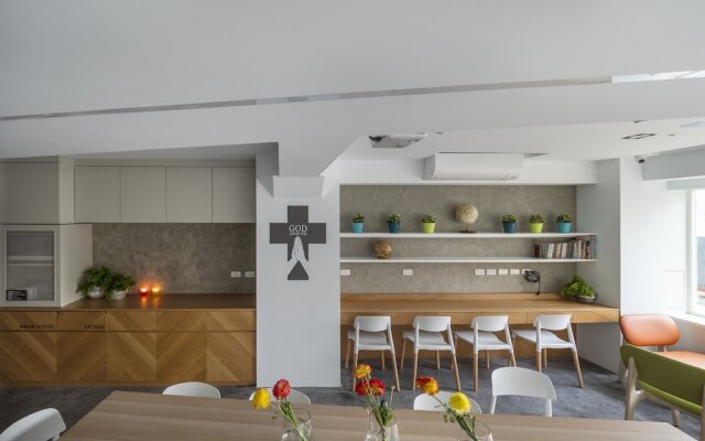 LIGHT INN - Hostel