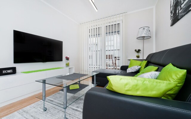 Riverside Blvd by Cracow Moods