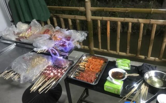 YiJiang ChunShe Guesthouse