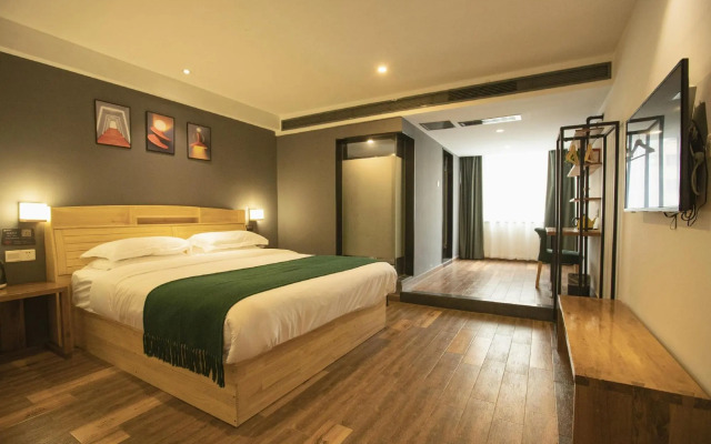 Eggshell Hotel (Changsha South Bus Station)