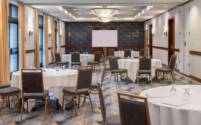 DoubleTree by Hilton San Francisco Airport