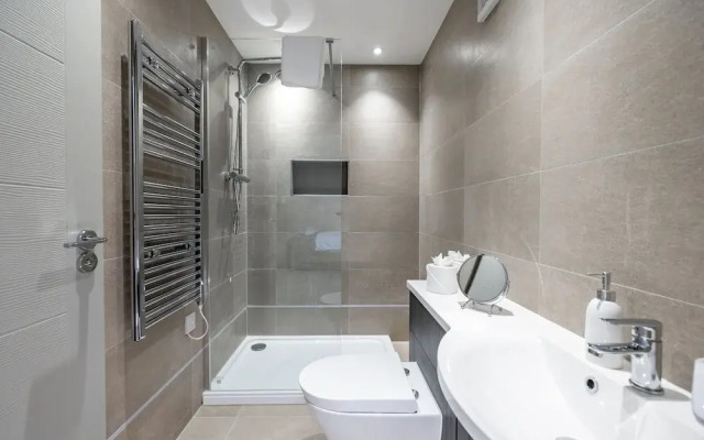 Remarkable 2-bed Apartment in Camberley