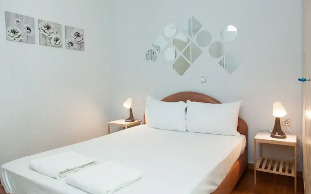 Brand new apt in central Athens