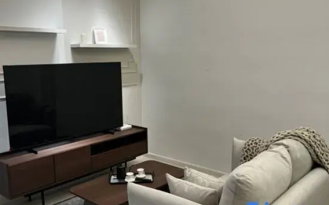 Modern Studio Escape