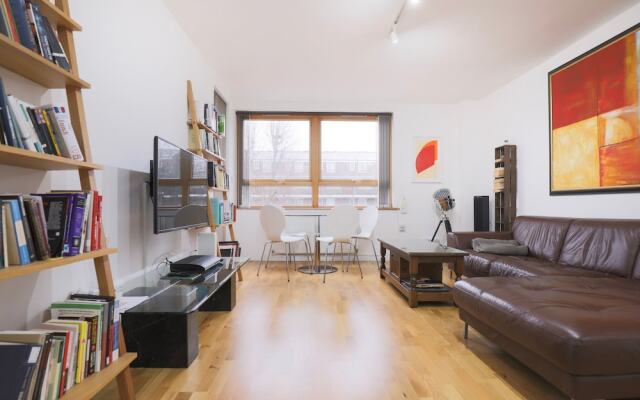 Spacious 2 Bedroom Property in Kings Cross