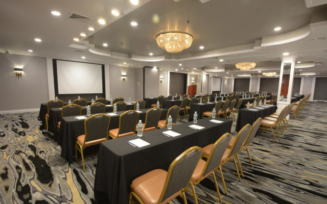 Adria Hotel And Conference Center