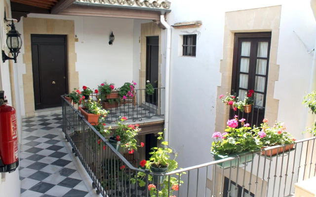 Casa Palacio de Los Leones