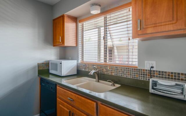 Stylish 1BR Apt Old Town by WanderJaunt