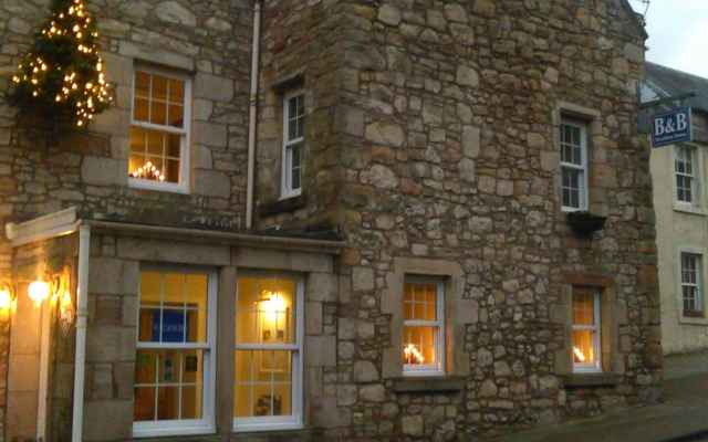 Meadhon House