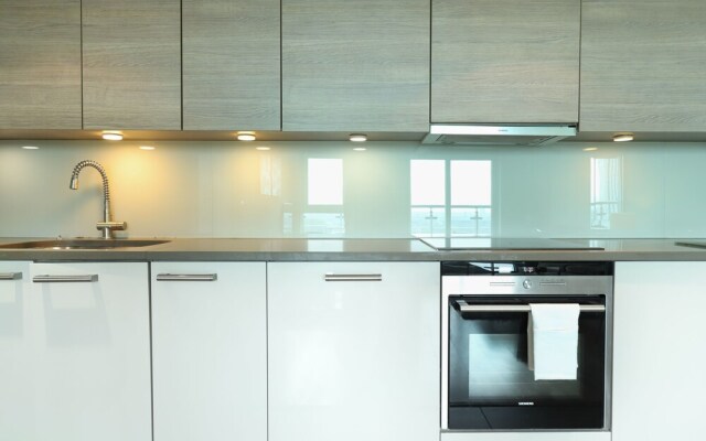 Stunning 2 Bedroom Great Location
