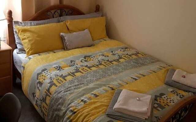 Lovely Holiday Home in Leeds near Roundhay Park