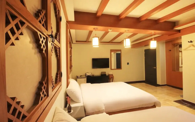 Jeonju Deokjindong MOMENT 708