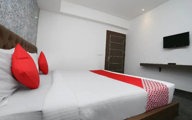 Hotel Pine By OYO Rooms