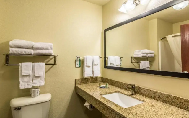 Cobblestone Hotel & Suites – Devils Lake