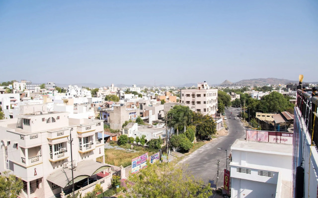 Hotel Royal T By OYO Rooms