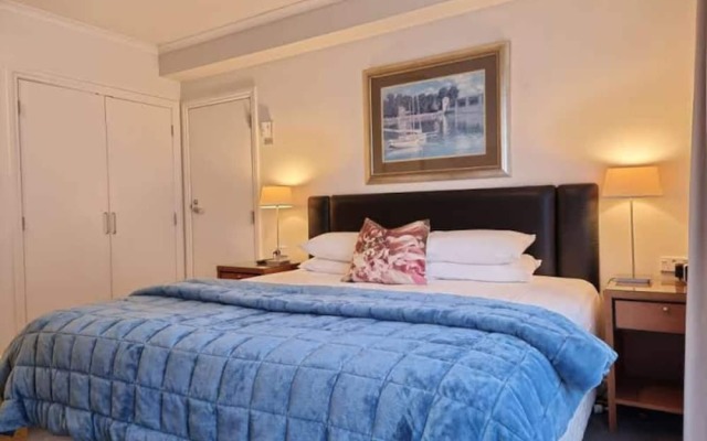 Chic CBD Studio-Aircon-Wifi -Heated Pool
