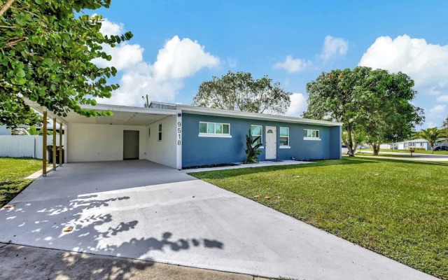 Sunshine Villa w/ Private Pool