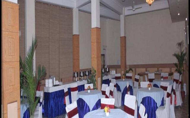 Hotel Queens Residency