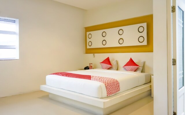 Majestiq Hotel by OYO