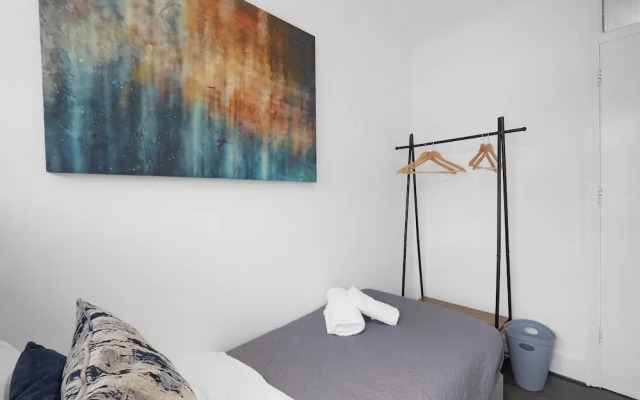 Spacious 5BR 3BA Serviced Hse in Croydon