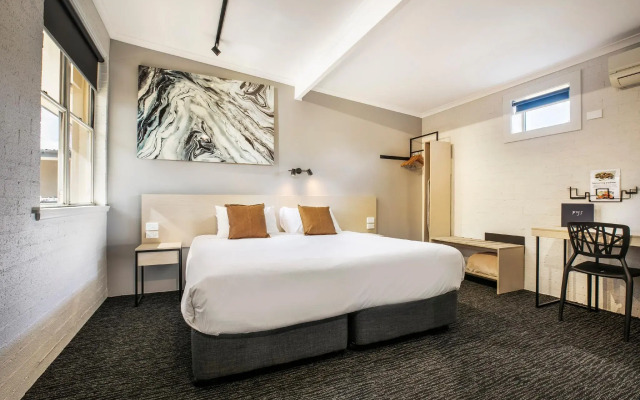 Nightcap at Colyton Hotel