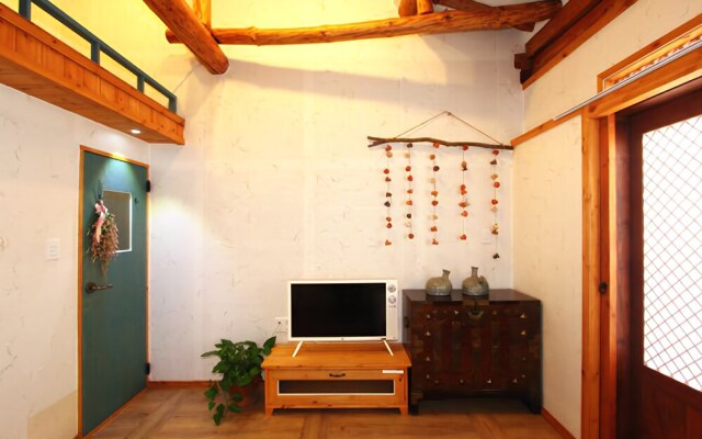 Jeonju Hanok Village San Arae Pension