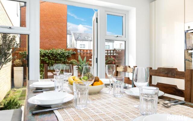 Elephant Court - Comfortable, spacious house with parking