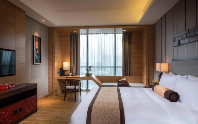 HUALUXE Hotels & Resorts Yangjiang City Center by IHG