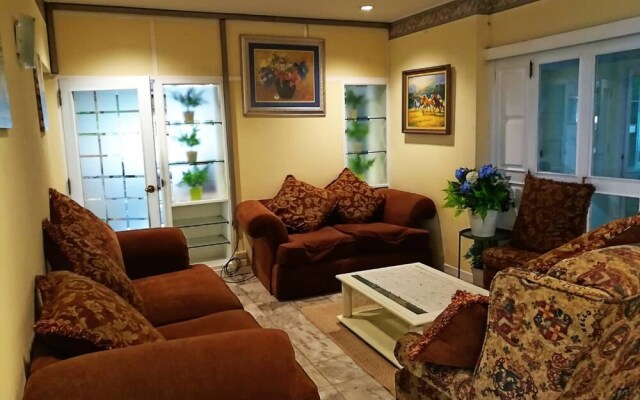 Nakhon Latphrao Hostel