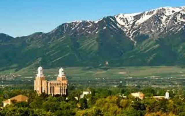 Holiday Inn Express & Suites Logan by IHG