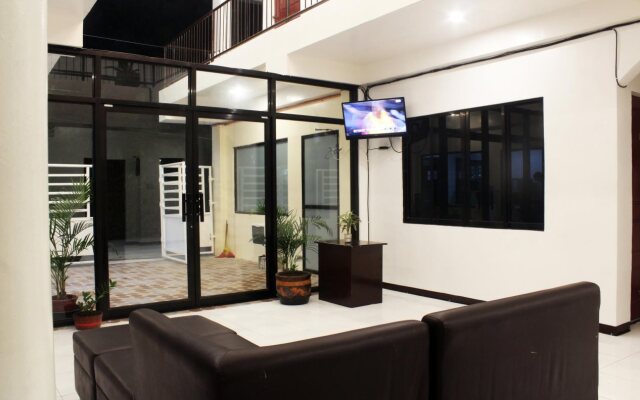 Luna Oslob Travellers Inn