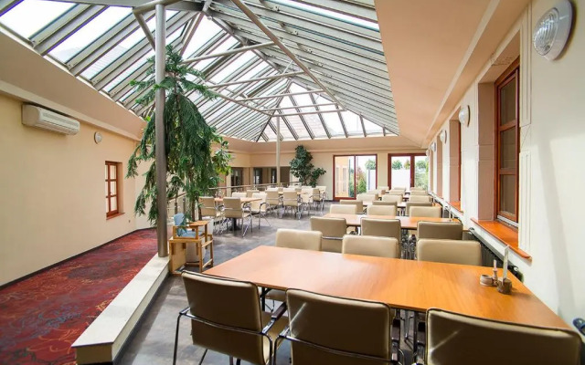 Gastland M0 Hotel & Restaurant & Conference Center