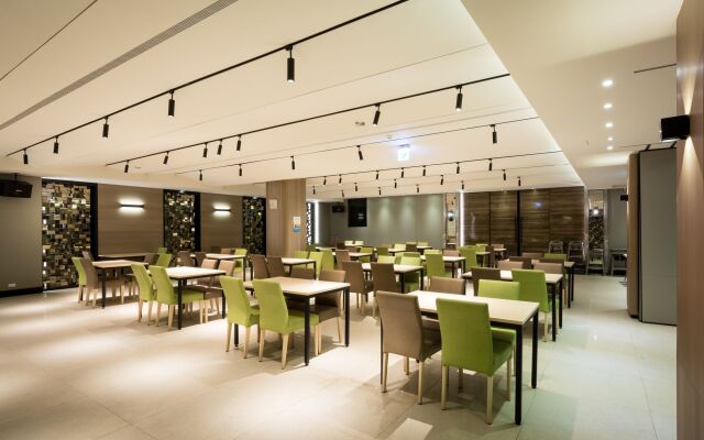 CHECK inn Taichung Wenxin Zhongqing