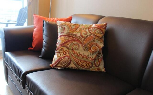 Lake View Luxury Condo by Elite Suites