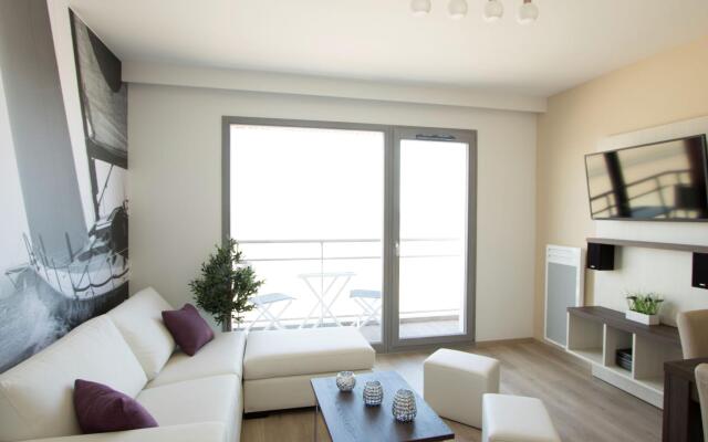 Modern beachside apartment in Bray-Dunes close to De Panne