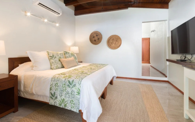 Casa Woodbine Beachfront House