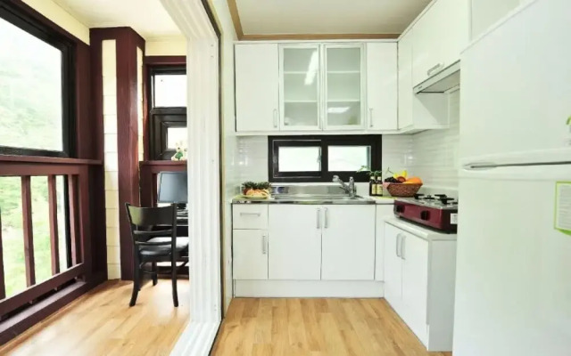 Yangyang Beopsusanjang Pension