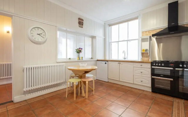 Host Stay Chatsworth Townhouse II