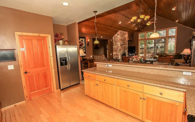 1086-snow Summit Chalet