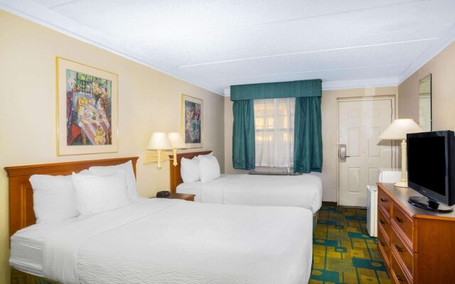 Super 8 by Wyndham Eagle Pass