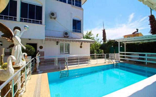 Gorgeous Villa With Private Pool in Antalya
