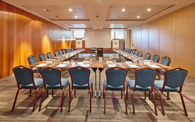 Doubletree By Hilton Paris Bougival