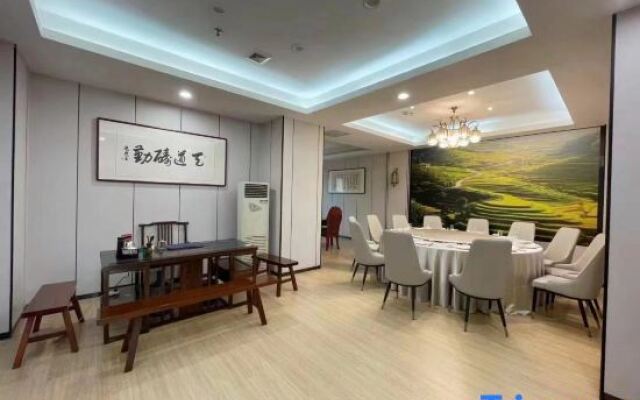 Ganzhou Iron Dragon Hotel