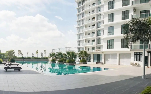 A2603 THE PLATINO NETFLIX PARADIGM MALL By STAY