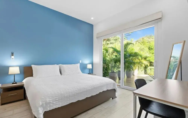 Luxurious Home with Bright, Modern Design and Private Infinity Pool in High-End Community